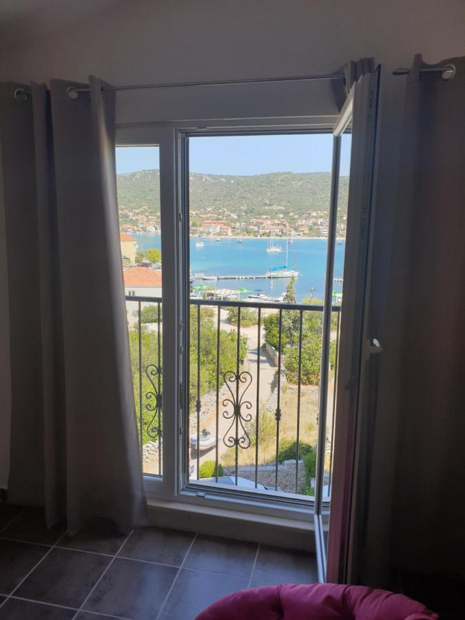 Apartments Zdenka Vinišće Esterno foto