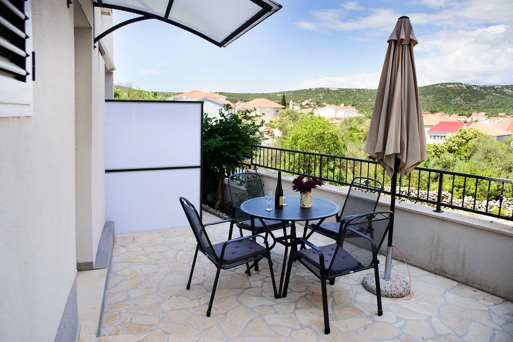 Apartments Zdenka Vinišće Esterno foto